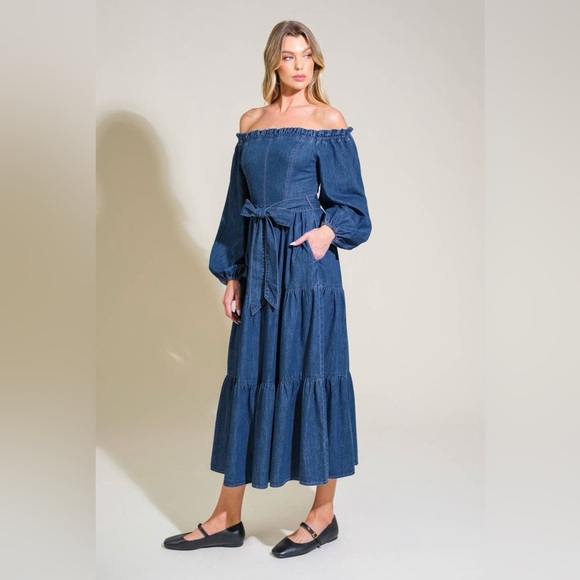 NWT Boutique Luna Off-Shoulder Long Sleeve Denim Maxi Dress - Picture 4 of 6